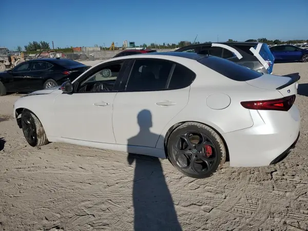 ZARFAECN1J7590686 2018 ALFA ROMEO GIULIA - Image 2