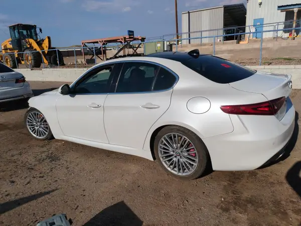 ZARFAECN1J7593362 2018 ALFA ROMEO GIULIA - Image 2