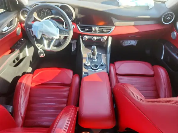 ZARFAECN2H7534105 2017 ALFA ROMEO GIULIA - Image 8