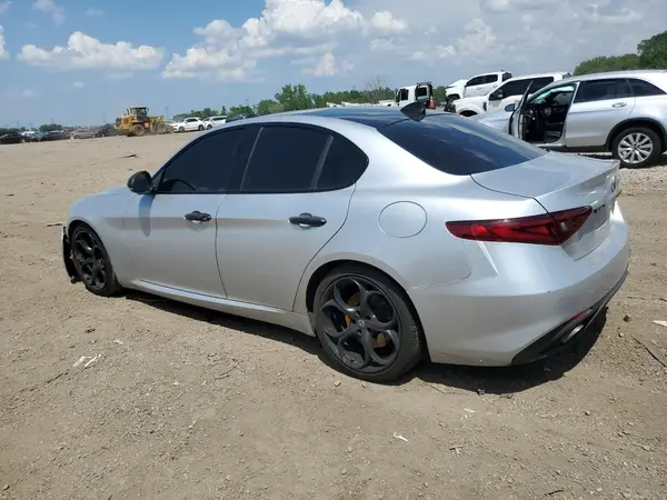 ZARFAECN2H7544570 2017 ALFA ROMEO GIULIA - Image 2
