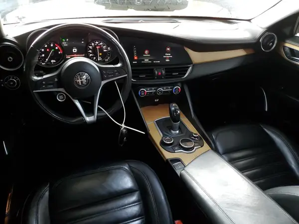ZARFAECN2H7549932 2017 ALFA ROMEO GIULIA - Image 8