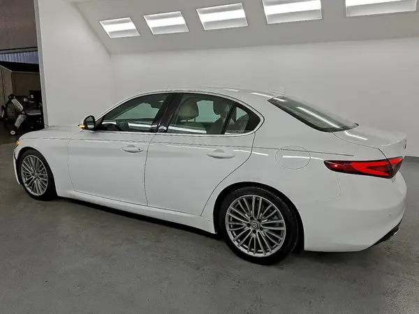 ZARFAECN2H7550790 2017 ALFA ROMEO GIULIA - Image 2