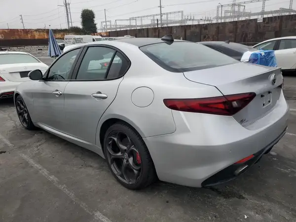 ZARFAECN2H7552314 2017 ALFA ROMEO GIULIA - Image 2
