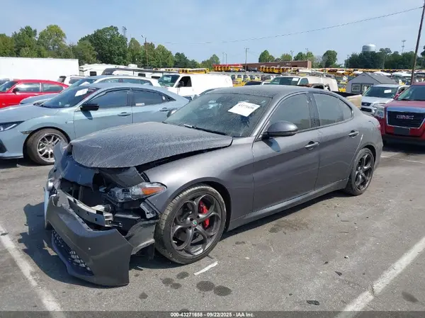 ZARFAECN2H7552362 2017 ALFA ROMEO GIULIA - Image 2