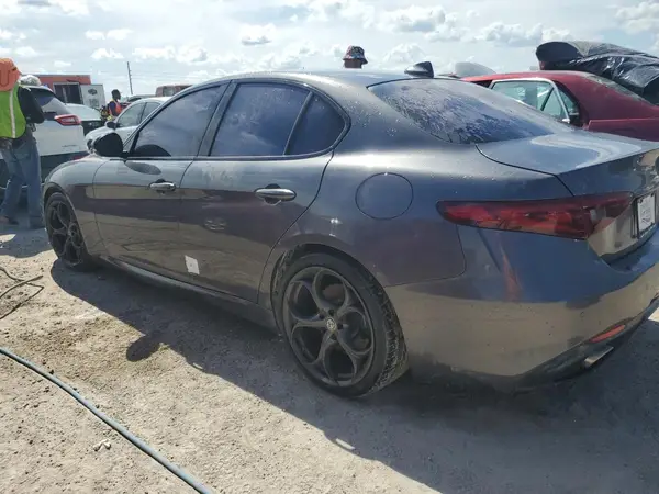 ZARFAECN2H7556914 2017 ALFA ROMEO GIULIA - Image 2