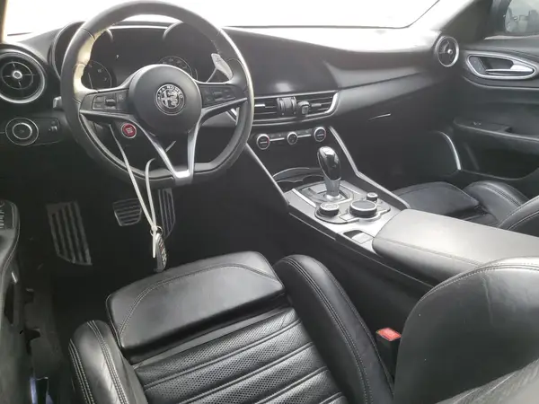 ZARFAECN2H7556914 2017 ALFA ROMEO GIULIA - Image 8