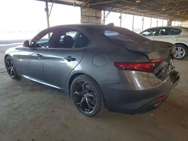 ZARFAECN2J7572570 2018 ALFA ROMEO GIULIA - Image 2