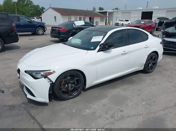 ZARFAECN2J7573170 2018 ALFA ROMEO GIULIA - Image 2
