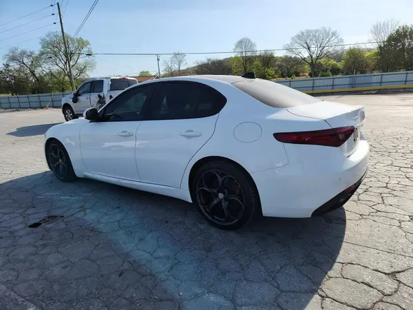ZARFAECN2J7573220 2018 ALFA ROMEO GIULIA - Image 2