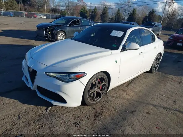 ZARFAECN2J7575193 2018 ALFA ROMEO GIULIA - Image 2
