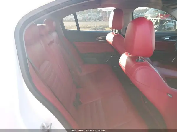 ZARFAECN2J7575193 2018 ALFA ROMEO GIULIA - Image 8