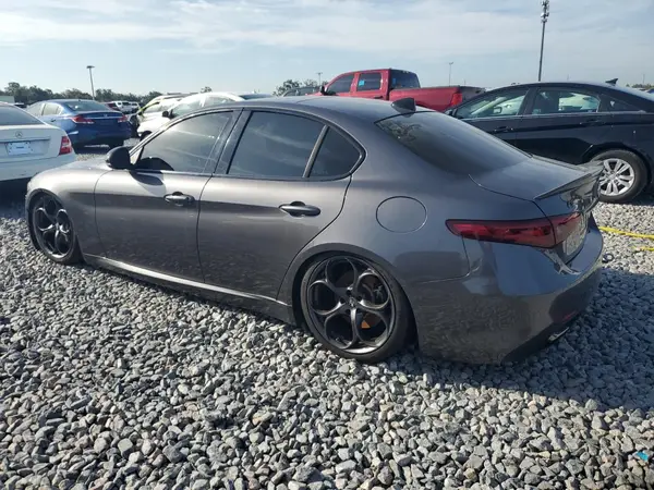 ZARFAECN2J7597825 2018 ALFA ROMEO GIULIA - Image 2