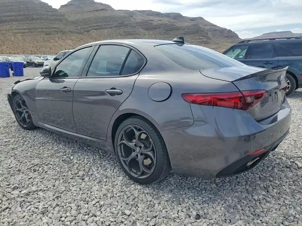 ZARFAECN2J7599493 2018 ALFA ROMEO GIULIA - Image 2