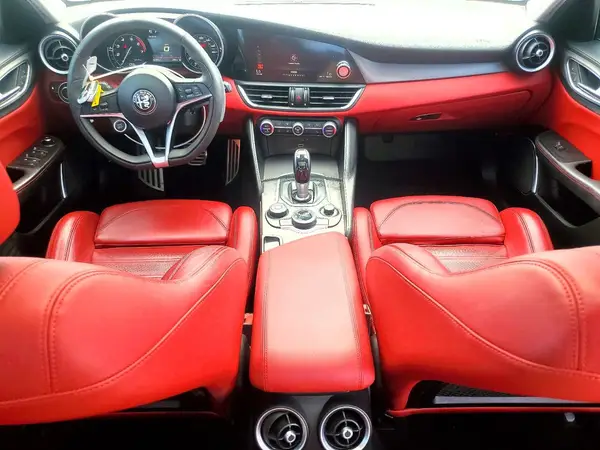 ZARFAECN2J7599493 2018 ALFA ROMEO GIULIA - Image 8