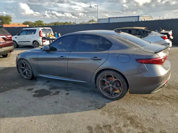 ZARFAECN3H7530029 2017 ALFA ROMEO GIULIA - Image 2