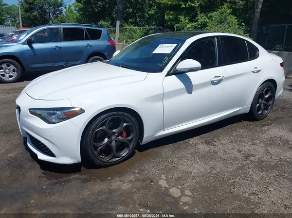ZARFAECN3H7543279 2017 ALFA ROMEO GIULIA - Image 2