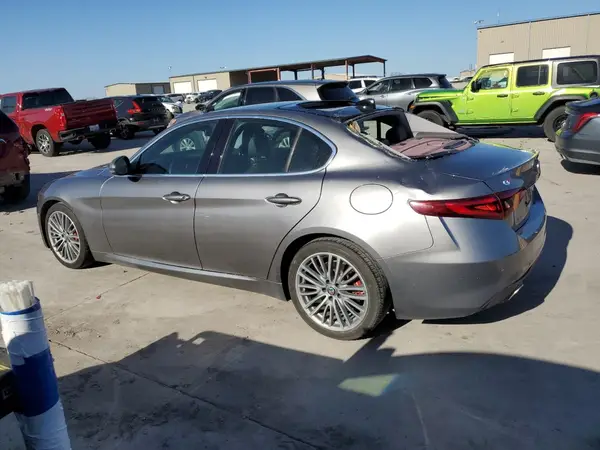 ZARFAECN3H7556176 2017 ALFA ROMEO GIULIA - Image 2