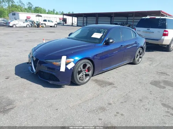 ZARFAECN3H7556727 2017 ALFA ROMEO GIULIA - Image 2