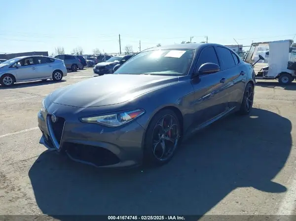 ZARFAECN3J7569919 2018 ALFA ROMEO GIULIA - Image 2