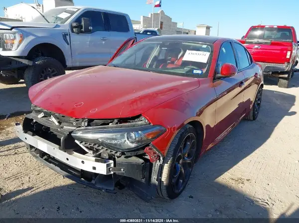 ZARFAECN3J7569984 2018 ALFA ROMEO GIULIA - Image 2