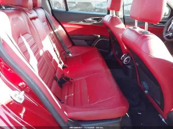 ZARFAECN3J7569984 2018 ALFA ROMEO GIULIA - Image 8