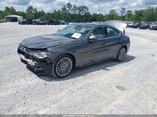 ZARFAECN3J7570018 2018 ALFA ROMEO GIULIA - Image 2