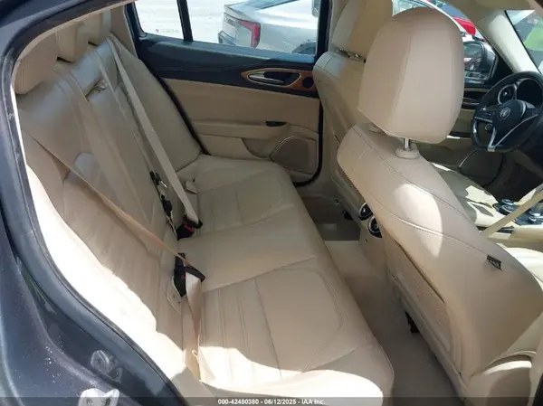 ZARFAECN3J7570018 2018 ALFA ROMEO GIULIA - Image 8