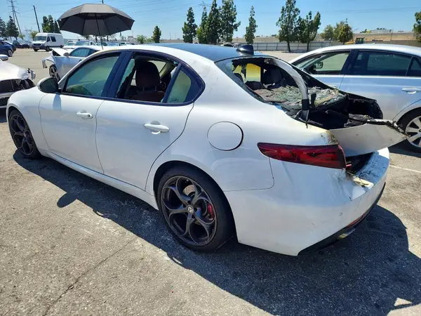 ZARFAECN3J7572805 2018 ALFA ROMEO GIULIA - Image 2
