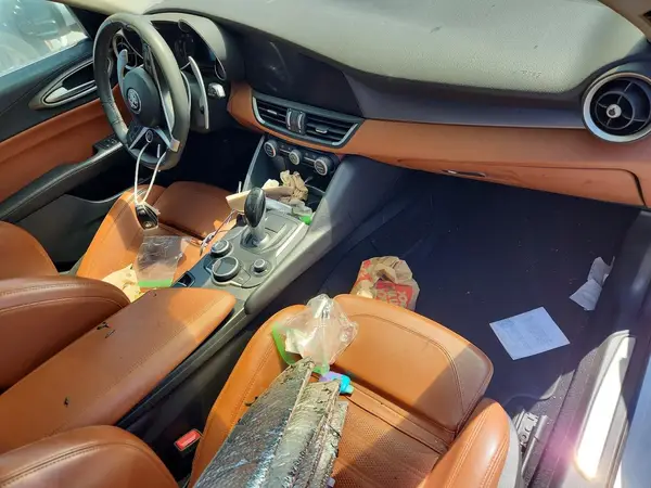 ZARFAECN3J7572805 2018 ALFA ROMEO GIULIA - Image 8