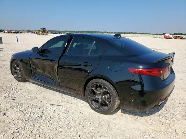 ZARFAECN3J7576417 2018 ALFA ROMEO GIULIA - Image 2