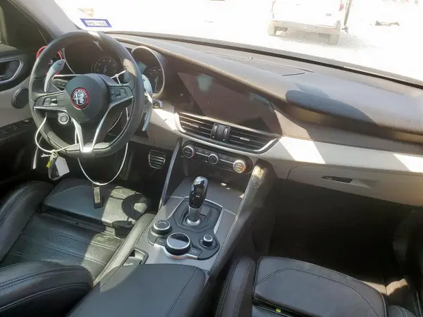 ZARFAECN3J7576417 2018 ALFA ROMEO GIULIA - Image 8
