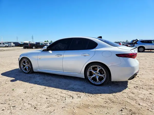 ZARFAECN3J7578880 2018 ALFA ROMEO GIULIA - Image 2