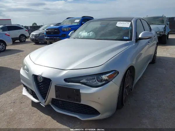 ZARFAECN3J7580788 2018 ALFA ROMEO GIULIA - Image 2