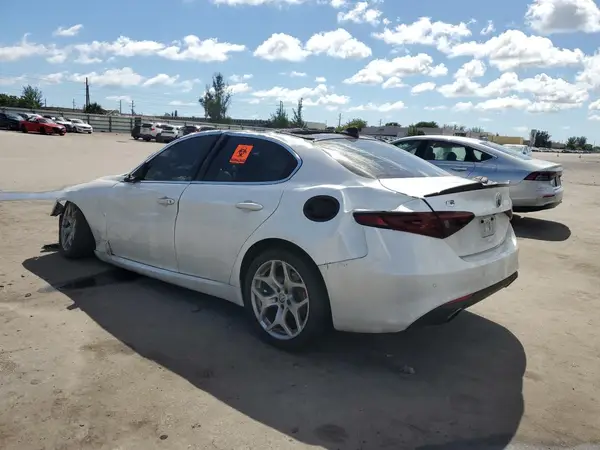 ZARFAECN3J7581262 2018 ALFA ROMEO GIULIA - Image 2