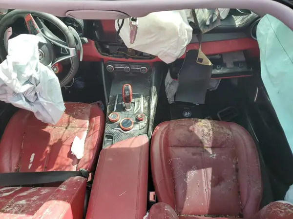 ZARFAECN3J7581262 2018 ALFA ROMEO GIULIA - Image 8