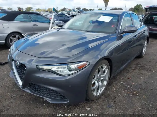 ZARFAECN3J7592195 2018 ALFA ROMEO GIULIA - Image 2