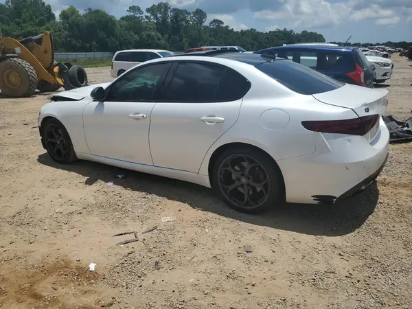 ZARFAECN3J7599728 2018 ALFA ROMEO GIULIA - Image 2