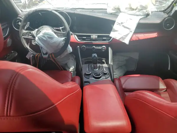 ZARFAECN3J7599728 2018 ALFA ROMEO GIULIA - Image 8