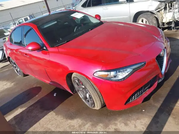 ZARFAECN4H7532033 2017 ALFA ROMEO GIULIA - Image 1