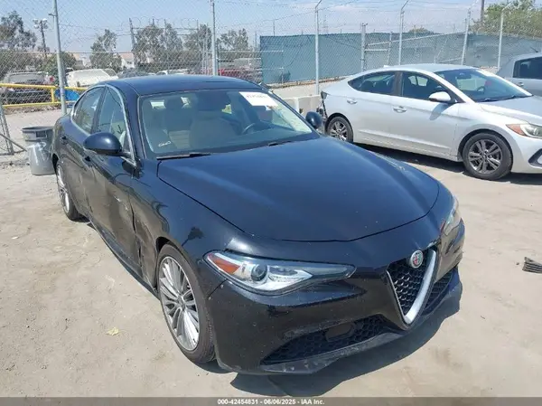 ZARFAECN4H7533456 2017 ALFA ROMEO GIULIA - Image 1