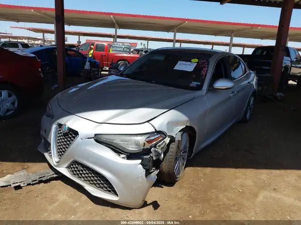 ZARFAECN4H7534770 2017 ALFA ROMEO GIULIA - Image 2