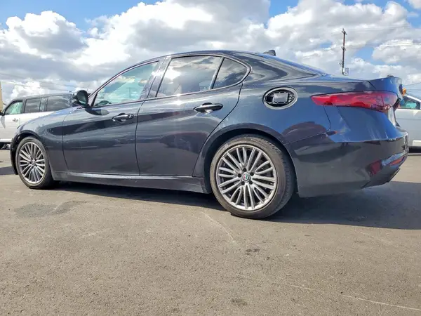 ZARFAECN4H7536079 2017 ALFA ROMEO GIULIA - Image 2