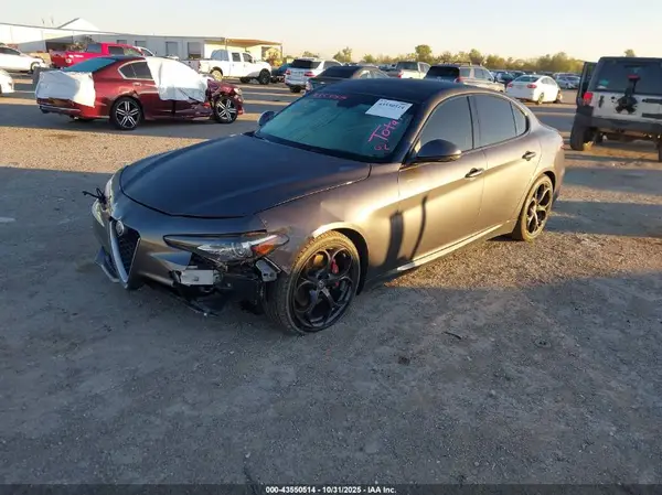 ZARFAECN4H7537569 2017 ALFA ROMEO GIULIA - Image 2