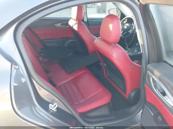 ZARFAECN4H7537569 2017 ALFA ROMEO GIULIA - Image 8