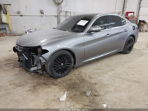 ZARFAECN4H7538740 2017 ALFA ROMEO GIULIA - Image 2