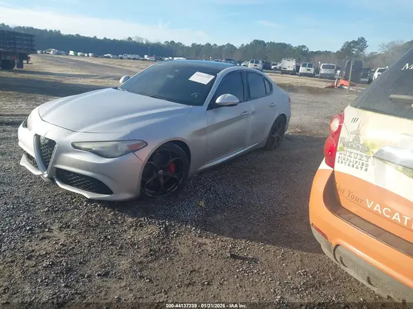 ZARFAECN4H7542173 2017 ALFA ROMEO GIULIA - Image 2