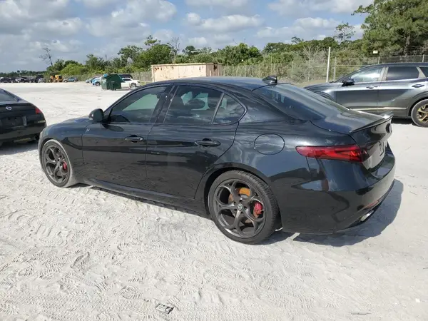 ZARFAECN4H7545588 2017 ALFA ROMEO GIULIA - Image 2