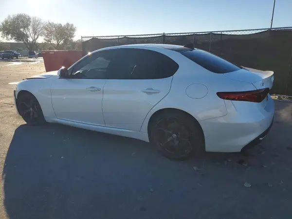 ZARFAECN4H7561516 2017 ALFA ROMEO GIULIA - Image 2