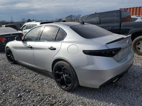 ZARFAECN4J7566351 2018 ALFA ROMEO GIULIA - Image 2