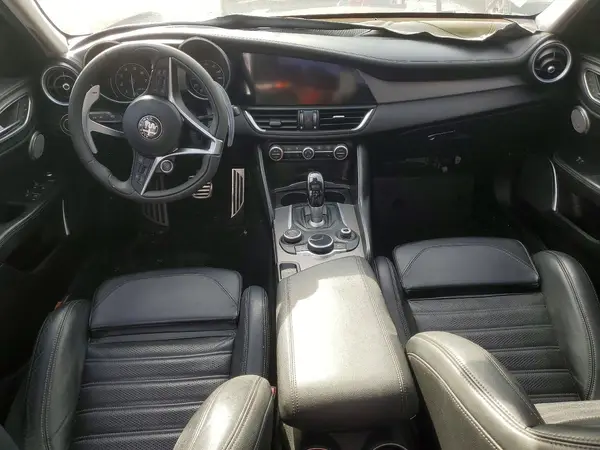 ZARFAECN4J7566351 2018 ALFA ROMEO GIULIA - Image 8